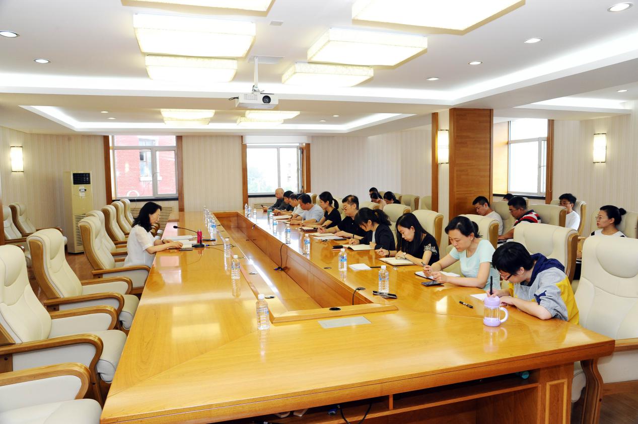 专题党课现场.jpg