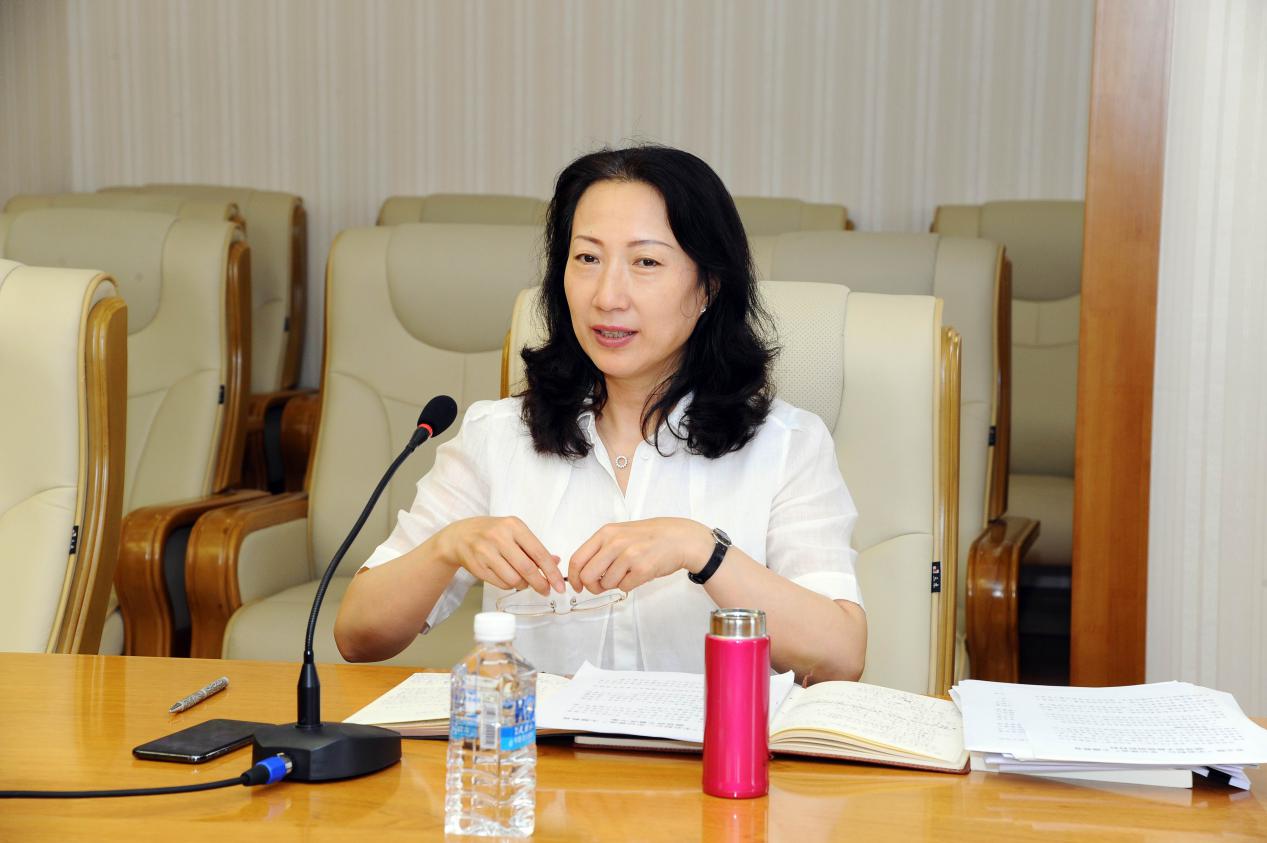 省文联副主席、党组成员黄锦秋作题为《守初心、担使命，在服务龙江、服务人民的实践中书写伟大时代的新篇章》的专题党课.jpg