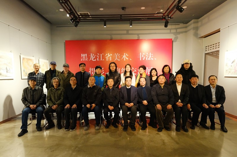 5.黑龙江省美术、书法、摄影、剪纸交流展在宁夏西部美术馆举办.jpg